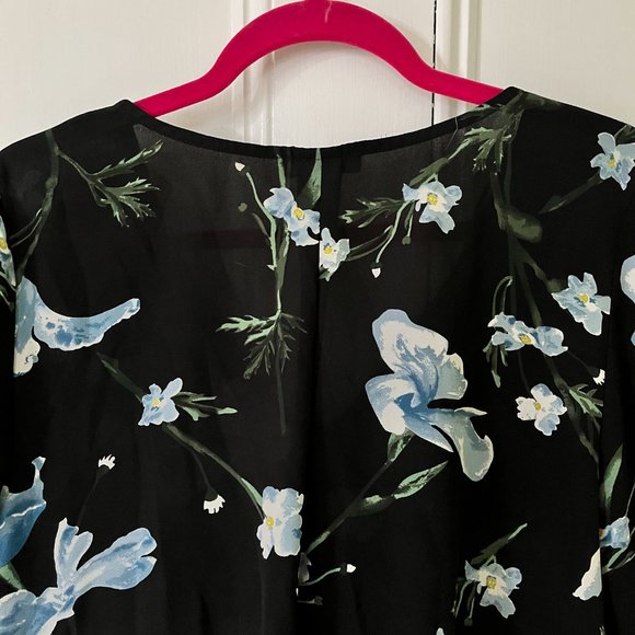 black floral flowy blouse - Picture 10 of 10